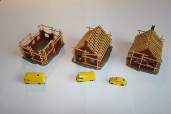 Huis in aanbouw  3 stuks met voertuigen