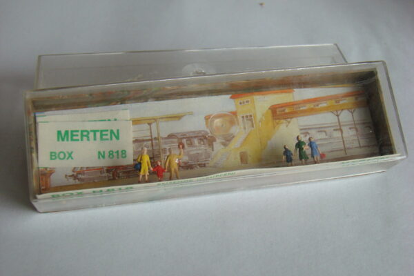 Merten Box  N 818