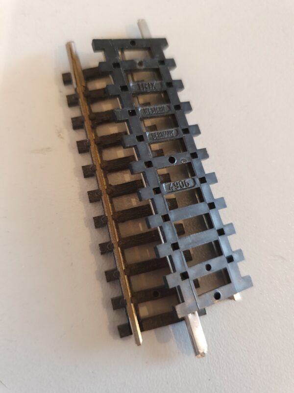 Rechte rail 14906 Minitrix