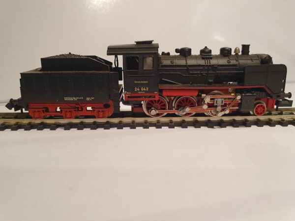 Minitrix  2028 N Stoomlocomotief met tender - BR 24 "Steppenpaard" - DB